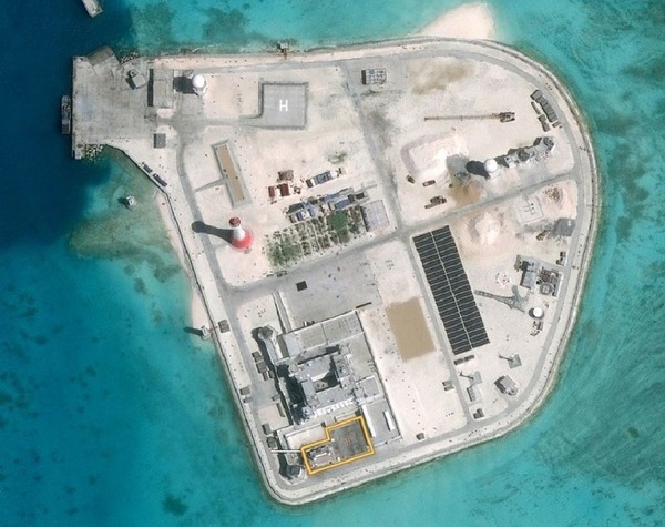 ジョンソン南礁衛星写真.jpg